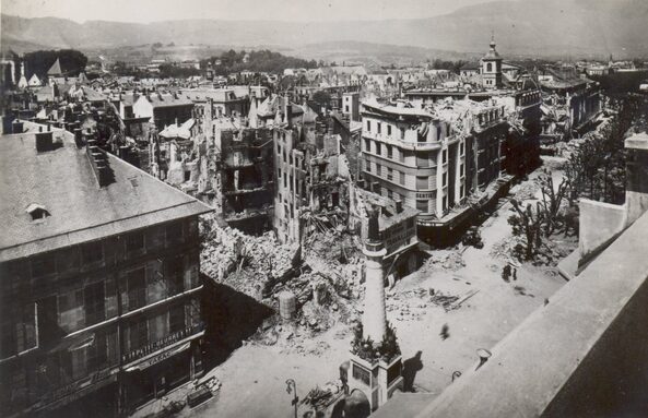 rue-de-boigne-place-des-elephants-photo-amis-du-vieux-chambery-1717867953.jpg